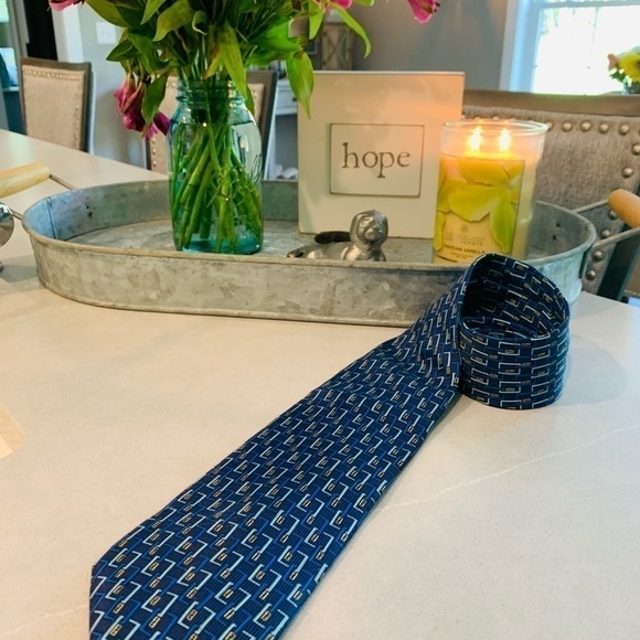 𝅺FENDI Silk Tie - Picture 14 of 16